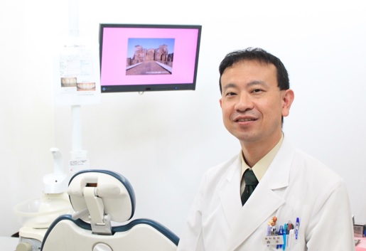 国際インプラント学会認定医 マウスピース矯正「インビザライン」認定医の森本イメージ
